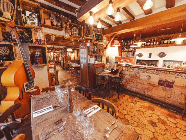 La Vieille Auberge: Your Gourmet Terroir Stop in Sivry Courtry